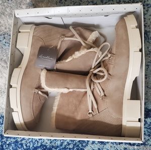 NIB Avellini Genuine Leather Lug Sole Boots sz 9 Taupe